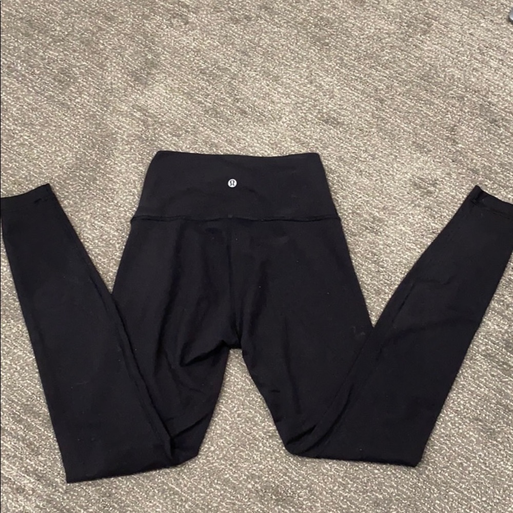 Black Lululemon wunder under leggings